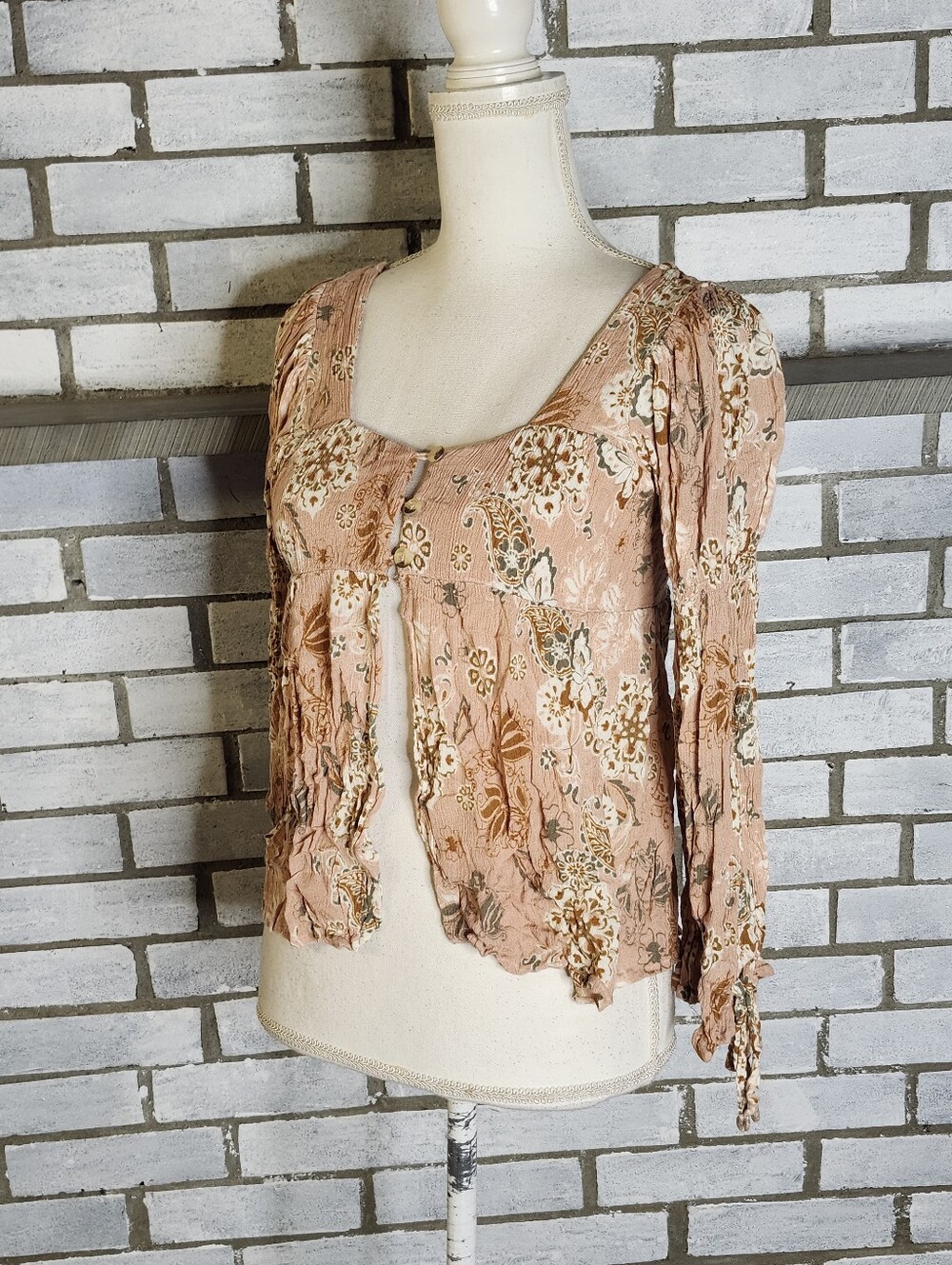 • Poof New York Junior’s 3/4 Sleeve Crinkled Button Front Blouse Medium Pink
